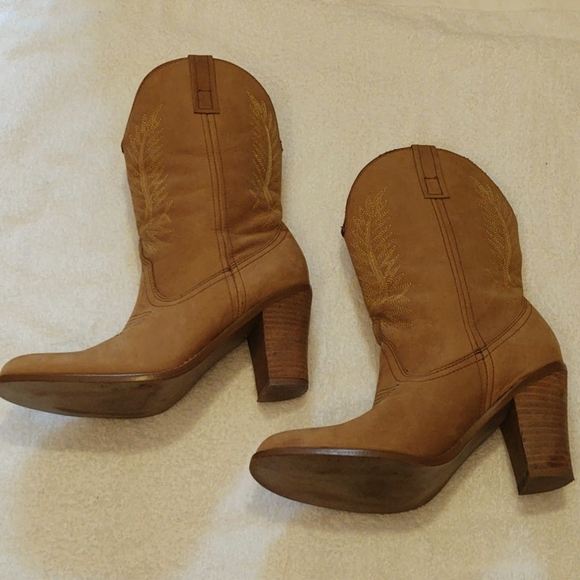 Steve Madden Shoes - Steve Madden cowboy western boots 8M